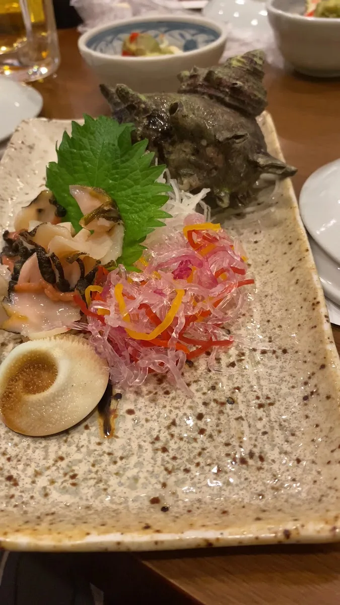 いろは寿司 中目黒目黒川沿い店 · 2