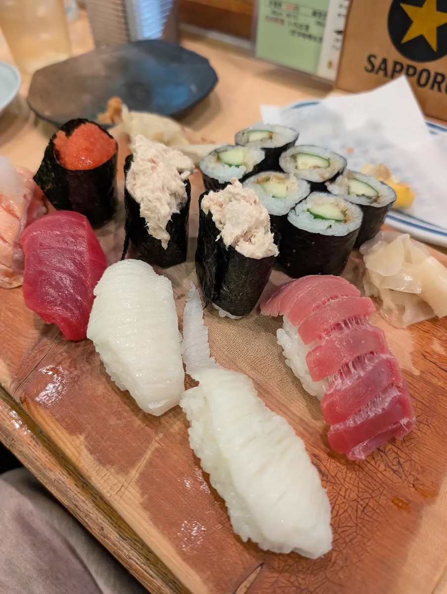 いろは寿司 中目黒目黒川沿い店 · 3